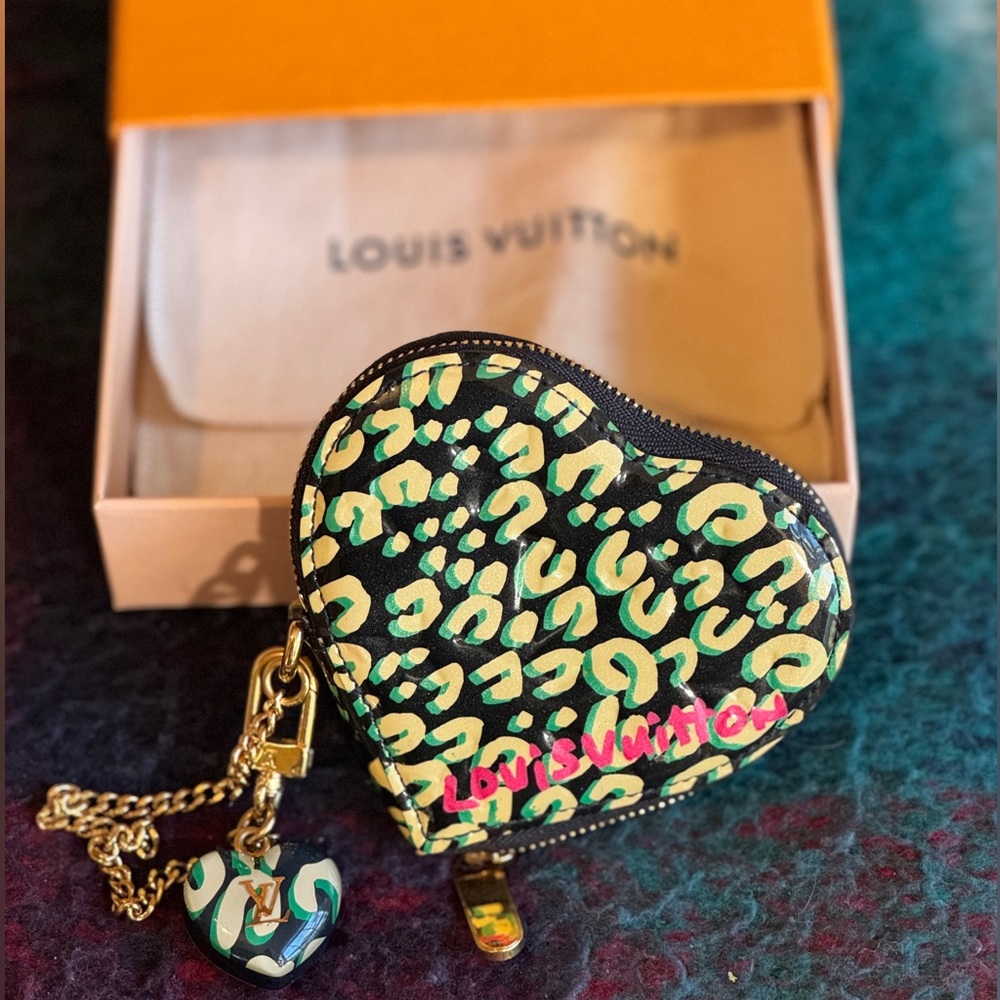 💯 Authentic LV x Stephen Sprouse Bleu Infini Leopard Vernis Heart Coin Purse